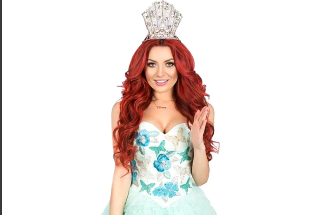 
    Elena Gheorghe face furori cu părul ei roşufoto: arhiva personală  