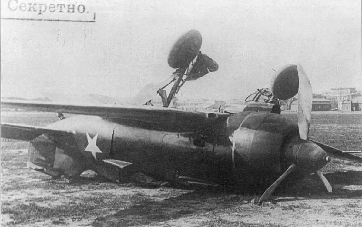 Prăbușirea avionului Polikarpov I-180 (foto: Wikipedia)