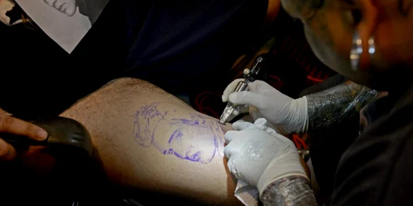 expozitie tatuaje si body piercing FOTO AFP