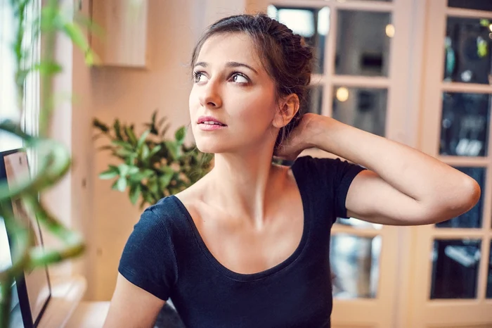 
    Dana Rogoz (31 de ani) s-a ocupat singură de amenajarea vilei în care locuiește cu soțul și cu fiul eifoto: Arhiva Personală  