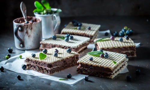 Prajitura cu crema de ness si afine  Sursa imagine shutterstock 2066795651 jpg