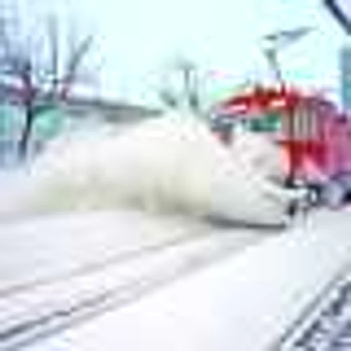 Liniile de tramvai sunt curăţate frecvent de plugurile RATB-ului