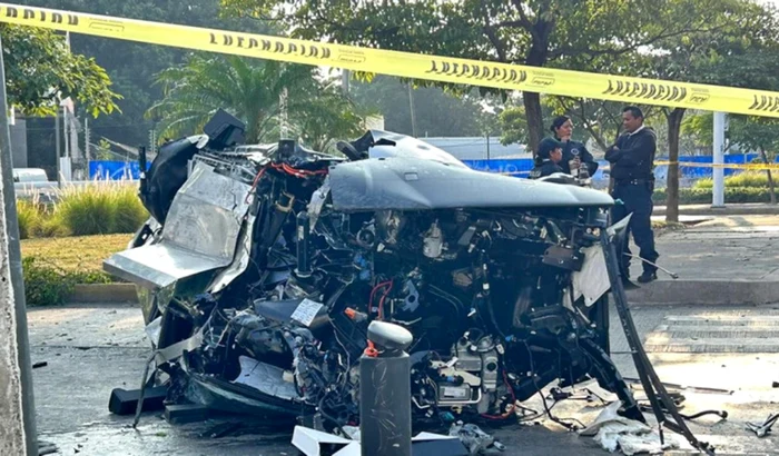 Modelul de mașină Cybertruck, distrus într-un accident rutier în Mexic. Sursă foto: X