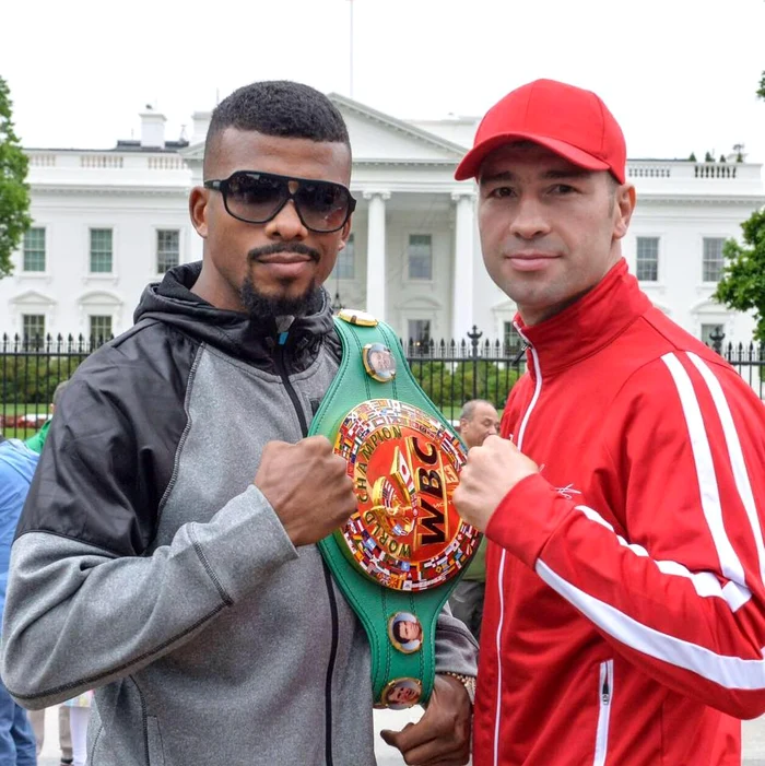 Cei patru boxeri în faţa Casei Albefoto: arhivă personală