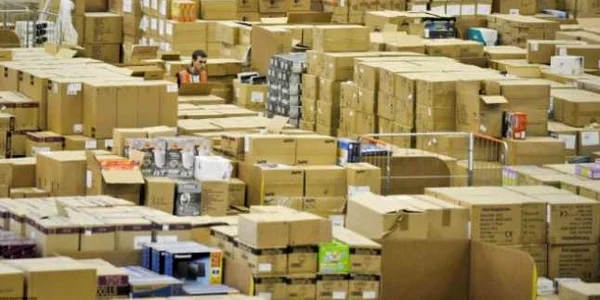 angajat amazon depozit