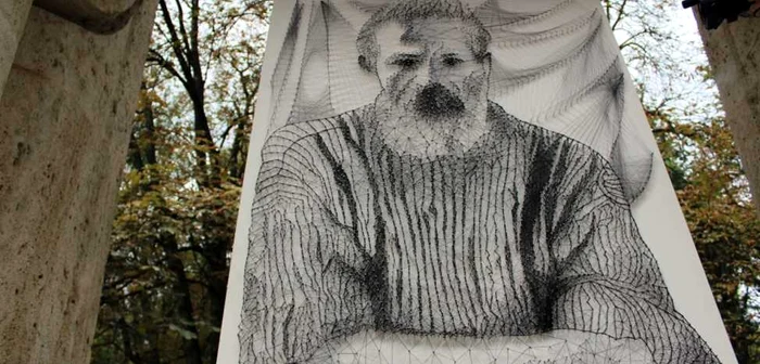 Portretul lui Brâncuşi a fost realizat din 7.000 de cuie şi 20 de kilometri de aţă FOTO Alin Ion