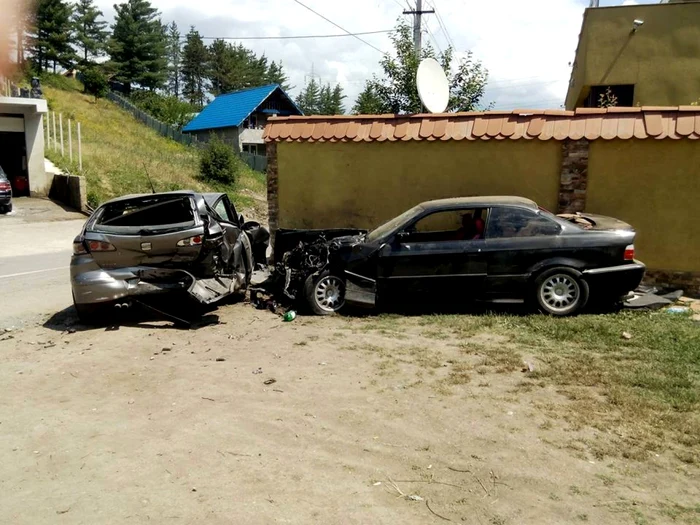 .Accidentul s-a soldat cu rănirea celor doi tineri. FOTO: Adrian Baciu