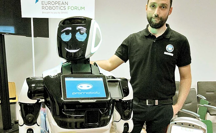 Click! vă prezintă primii «salariaţi» robotizaţi, specializaţi în domeniul serviciilor