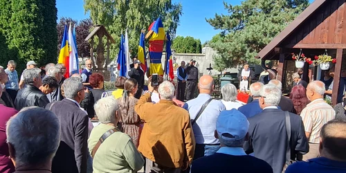 monument pitesti fosti lucratori sri si securitate 01 foto argespress ro jpg