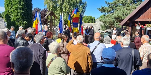 monument pitesti fosti lucratori sri si securitate 01 foto argespress ro jpg