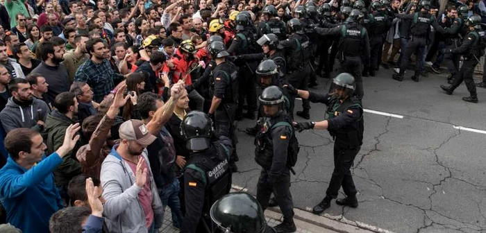 Confruntări între poliţişti şi protestatari în Catalonia. FOTO Guliver Gettyimages