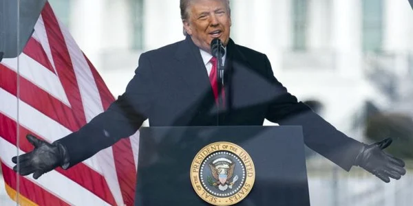 Donald Trump vorbind la mitingul Save America FOTO EPA-EFE