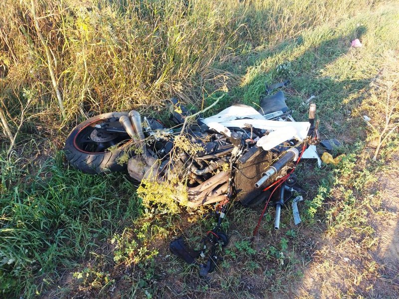 Bicicletă lovită de motocicletă pe E85, în Neamț. Trei oameni au murit în accident