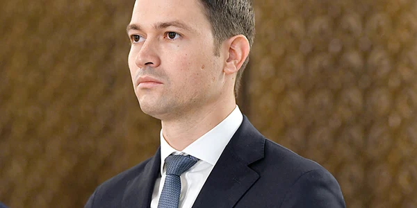 Robert Sighiartău l a atacat frontal pe şeful său jpeg