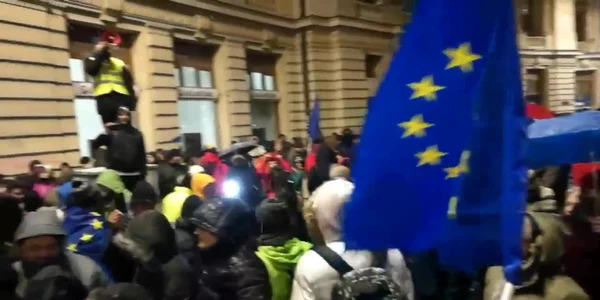 Protest la Ateneu, în faţa celor mai importanţi lideri europeni prezenţi la ceremonia de preluare de către România a preşedinţiei UE