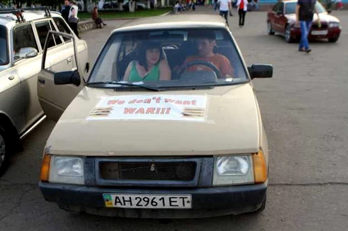 slaviansk miting sustinere lider separatist 27aprilie foto mircea barbu