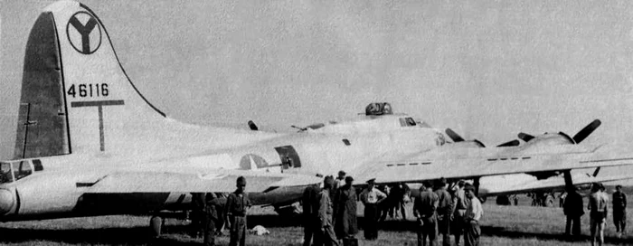 Bombardiere B-17 pe aerodromul Popeşti-Leordeni