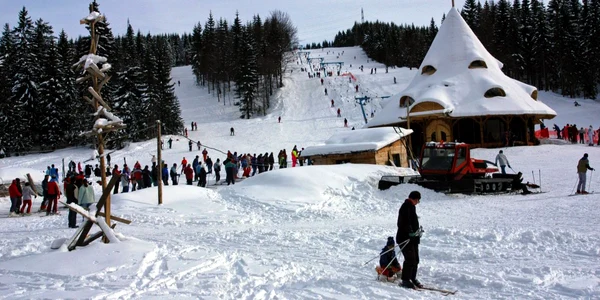 Schi la Cavnic - iarna - statiune schi FOTO Shutterstock 