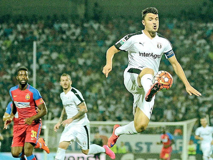 Giuergiuvenii l-au pierdut pe golgheterul Budescu, plecat în China, dar i-a păstrat pe Enache, Niculae şi Alibec şi speră să fie suficienţi pentru titluFoto Click!