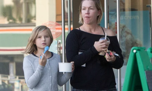 Jennie Garth & Her Daughter Lola Stop For Ice Cream In LA jpeg