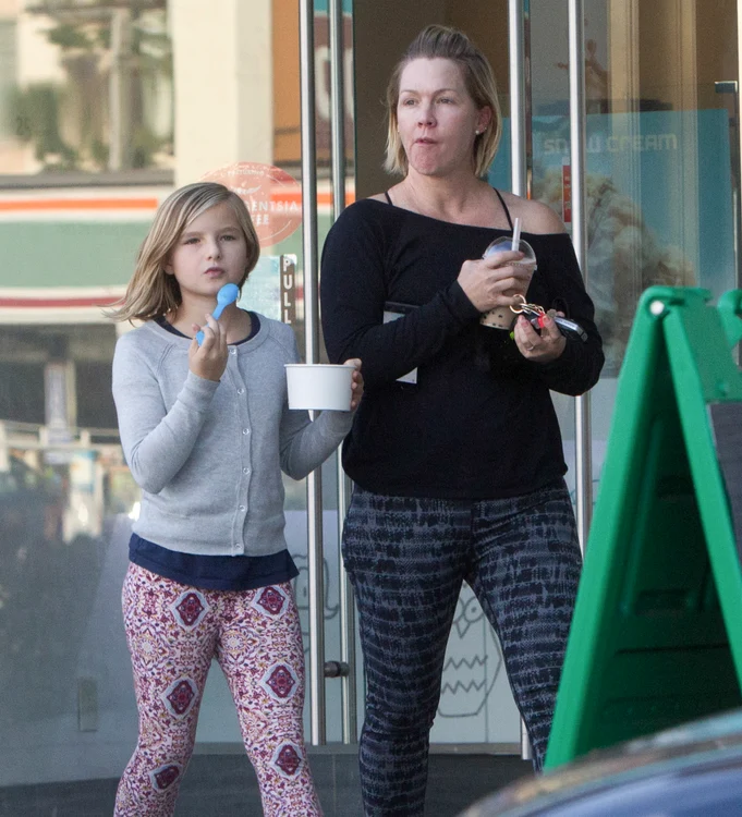 Jennie Garth & Her Daughter Lola Stop For Ice Cream In LA jpeg
