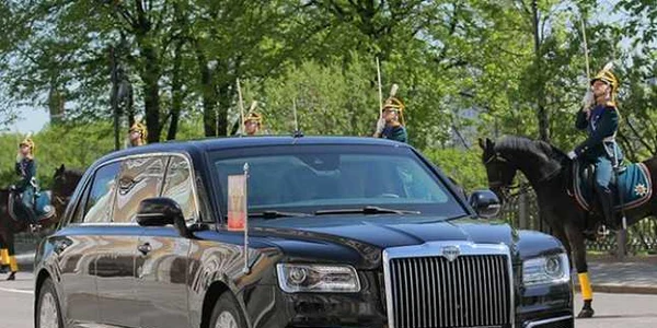 Limuzina din gama Aurus folosita de Vladimir Putin FOTO Sputnik