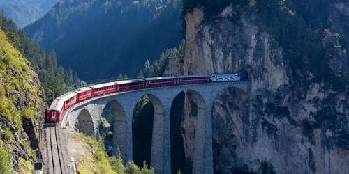 Cale ferata Elvetia - viaductul Landwasser FOTO 123 RF 