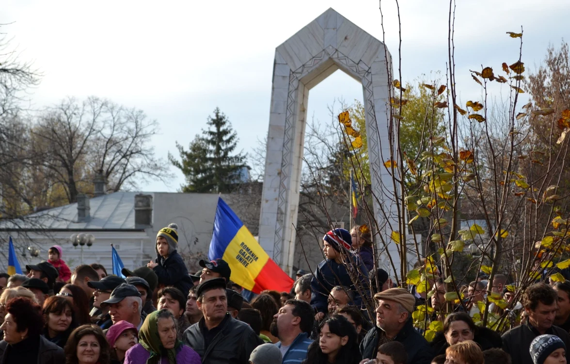 Gălăţeni sarbătorind Ziua Naţională Foto: Marius Mototolea