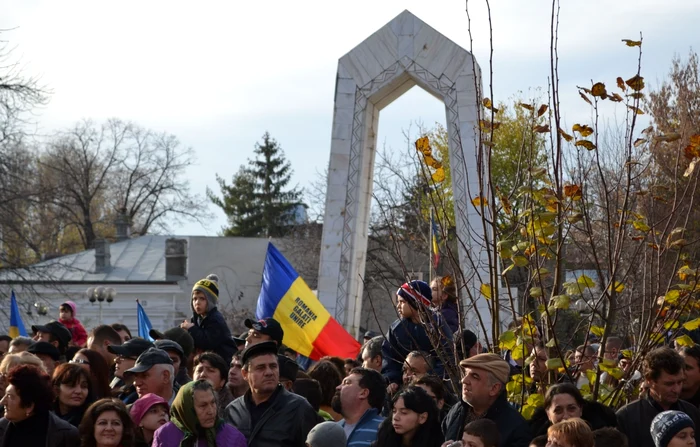 Gălăţeni sarbătorind Ziua Naţională Foto: Marius Mototolea