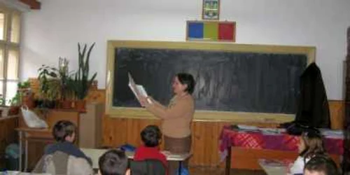 Profesorii mureşeni îşi cer în instanţă banii de concediu