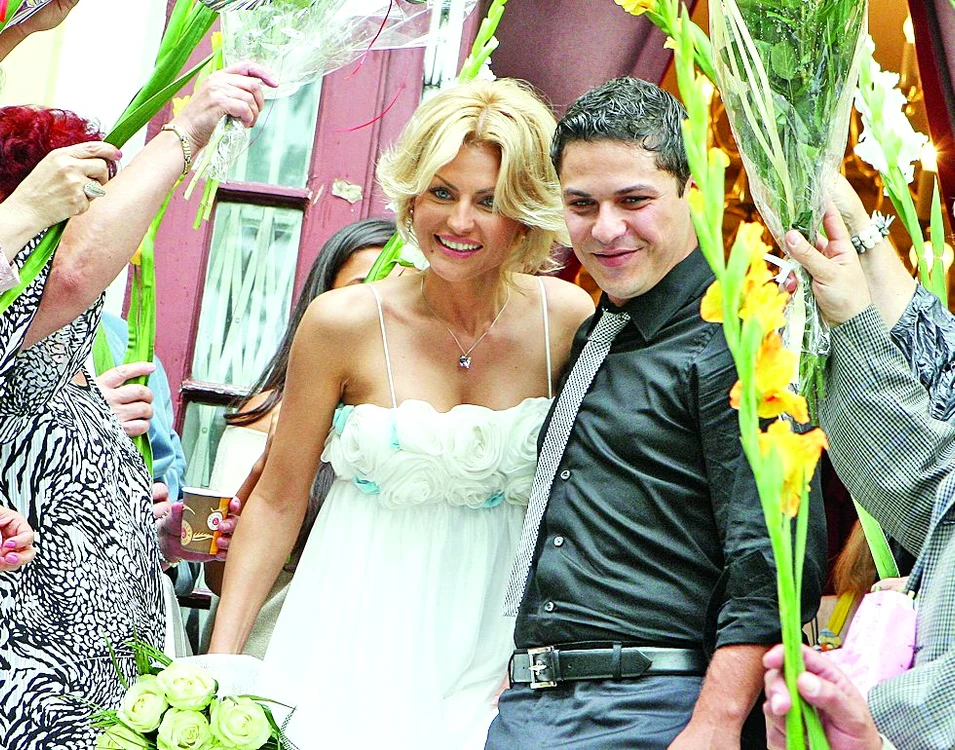 În iulie 2009 s-a măritat cu Augustin Viziru