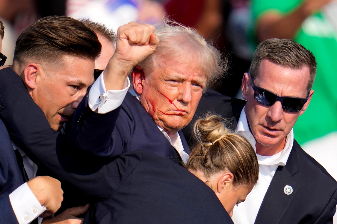 foto Donald Trump după ce a fost împușcat