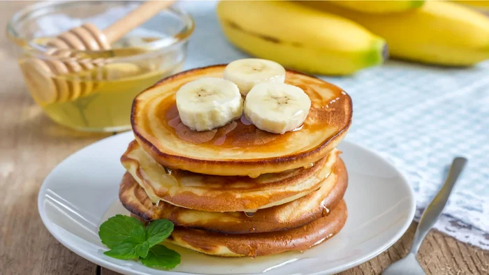 O rețetă de clătite delicioase cu banane cu doar 3 ingrediente. 