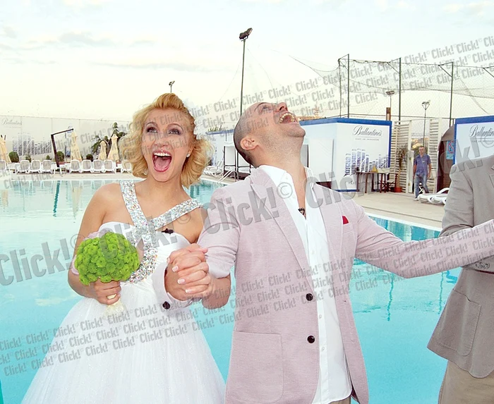 
    Lora este împreună  cu actorul de stand-up comedy, Dan Badea, de mai bine de doi ani  