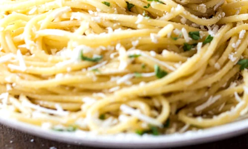 spaghete cu branza si unt jpeg