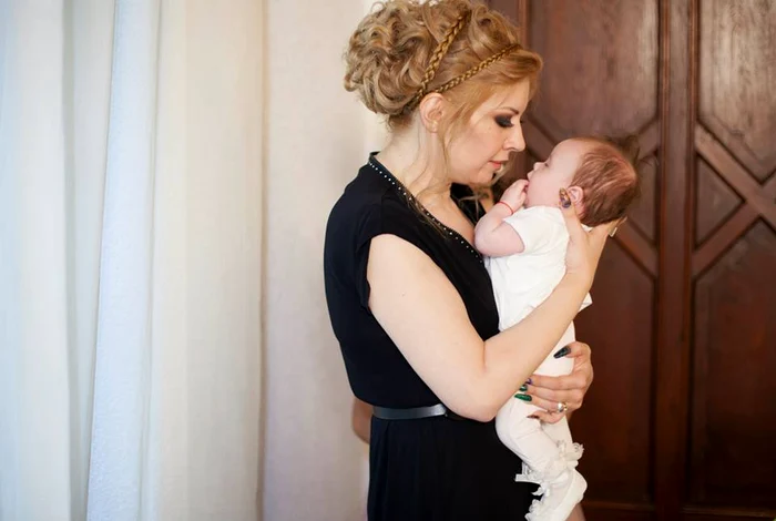 Mătuşa Catinca este creatoarea ţinutelor vestimentare de la eveniment