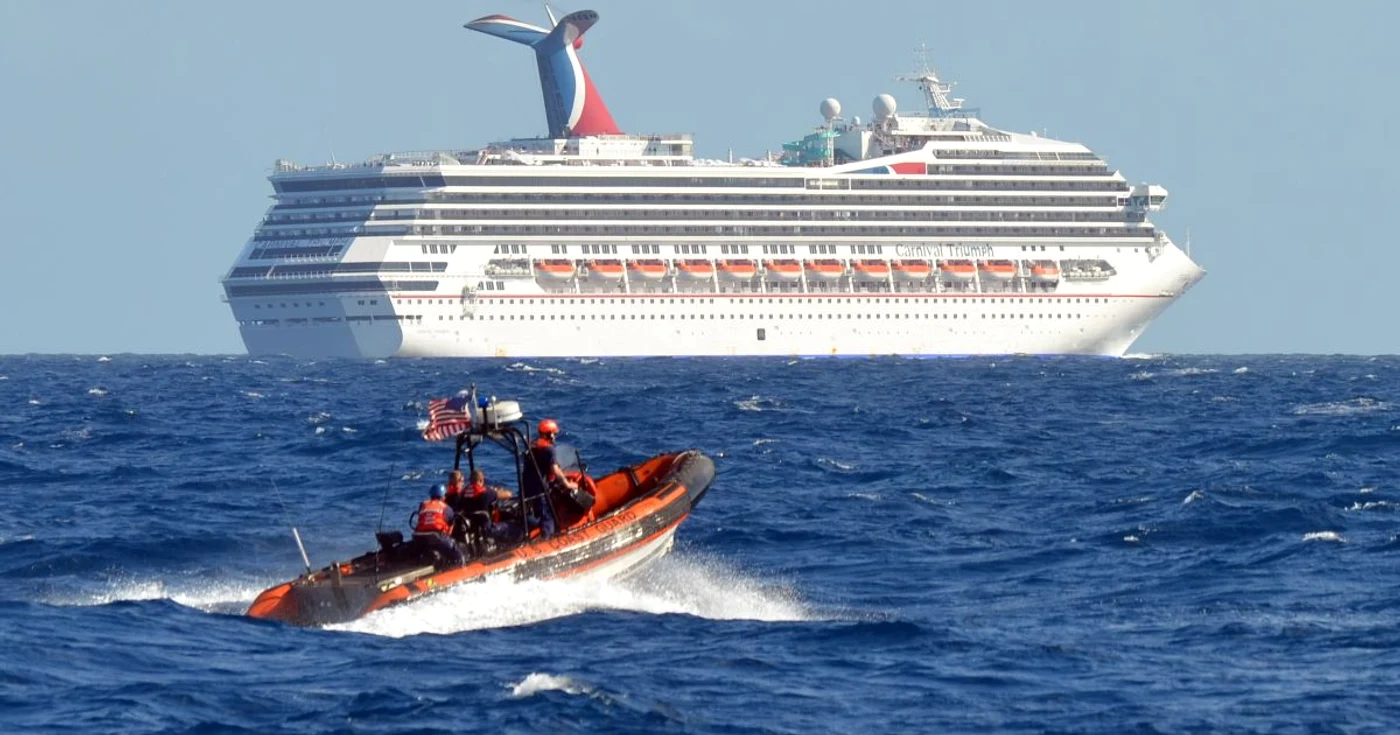 Paza de Coastă a transportat 1.500 de tone de echipament pentru Carnival Triumph. FOTO Reuters