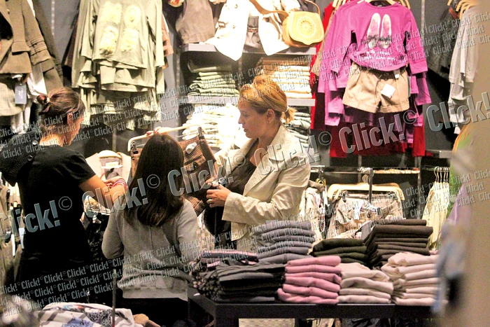 Se pare că pantalonii scurţi,  în carouri, sunt pe placul Escăi