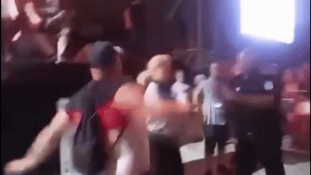 Polițistă lovită cu pumnul în față la concertul lui Babasha. Cum a reacționat artistul VIDEO