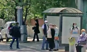 Și n stații este plin de lume care nu respectă distanțarea comandată  jpeg