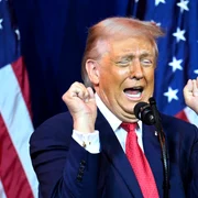 Donald Trump ironizează transgenderii FOTO AFP