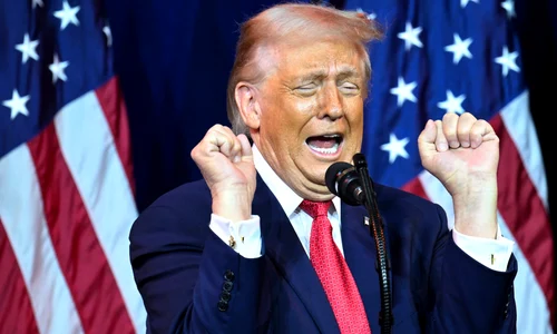 Donald Trump ironizează transgenderii FOTO AFP