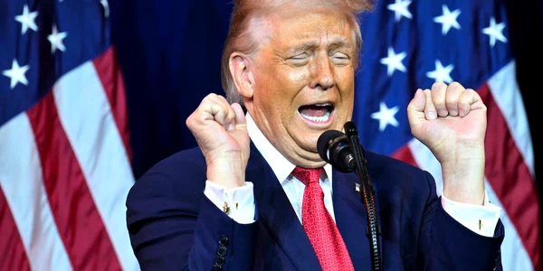 Donald Trump ironizează transgenderii FOTO AFP