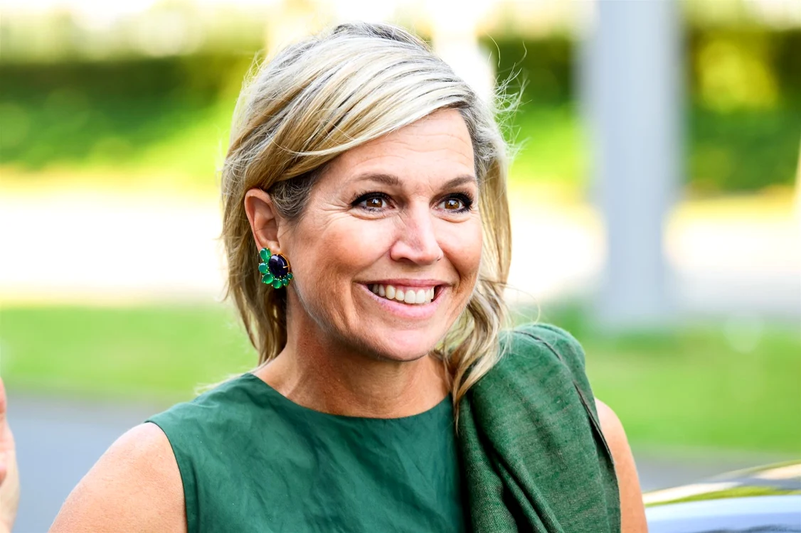 Regina Maxima in rochie verde cu pene profimedia 0909485842 jpg