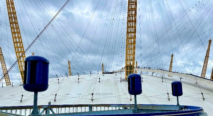 Turbine montate pe complexul O2 din Londra FOTO theo2.co.uk