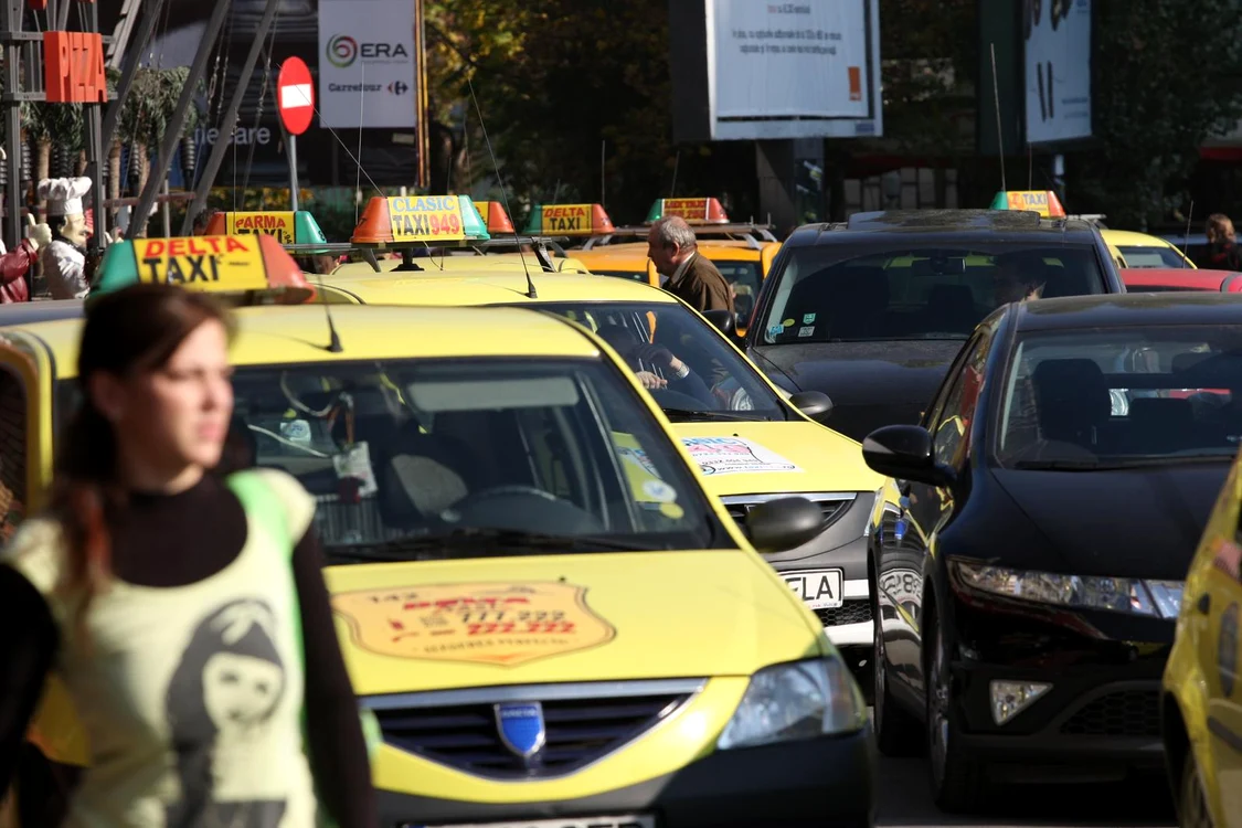 Unii taximetrişti nu ezită să încalce legea pentru a face bani în plus