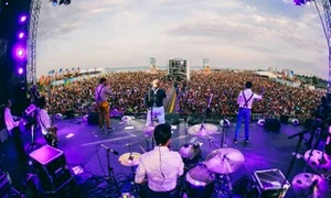 Distracţie la malul mării  Dansează şi tu pe hit urile sezonului jpeg