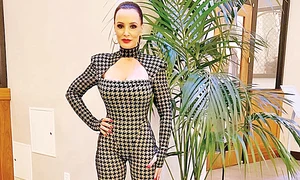 bază 24 lisa ann jpg