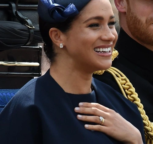 Inelul purtat de Meghan a fost cadou de un an de la nuntă de la Prinţul Harry