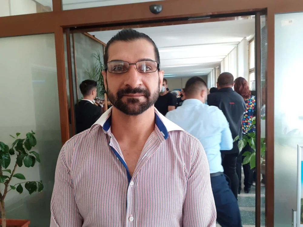 Abandonat la naştere, crescut în orfelinate şi maturizat într-un centru de boli psihice, un tânăr face “Artă pentru suflet”